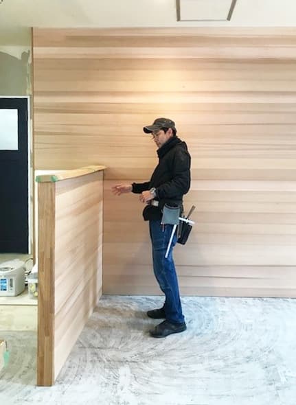 施工作業中の家屋内部